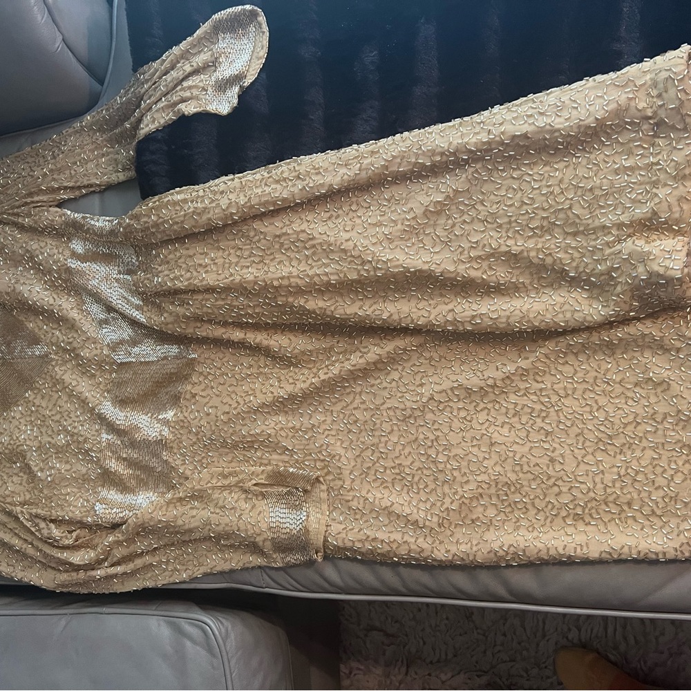 Women’s size L gold sequins dress, worn twice in good condition, no flaws